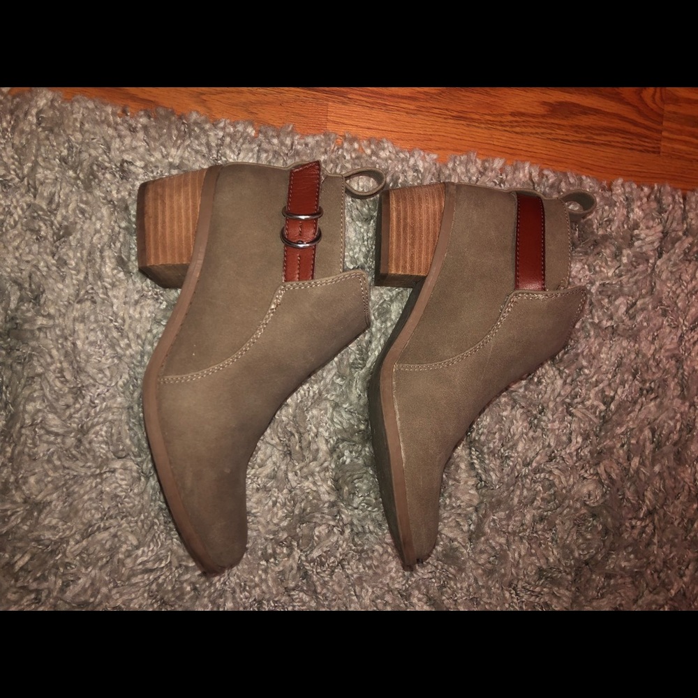 ankle booties size 8
